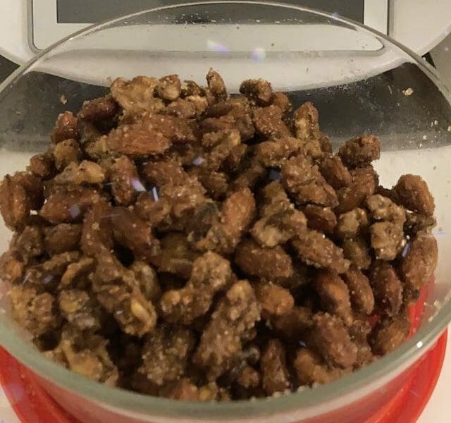 Cliquez pour zoomer ! Amandes grillées à la cannelle et au miel Thermomix par jijikeke