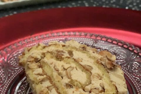 Cliquez pour zoomer ! Bûche pralinée aux éclats de noisettes caramélisés Thermomix par prisca_s