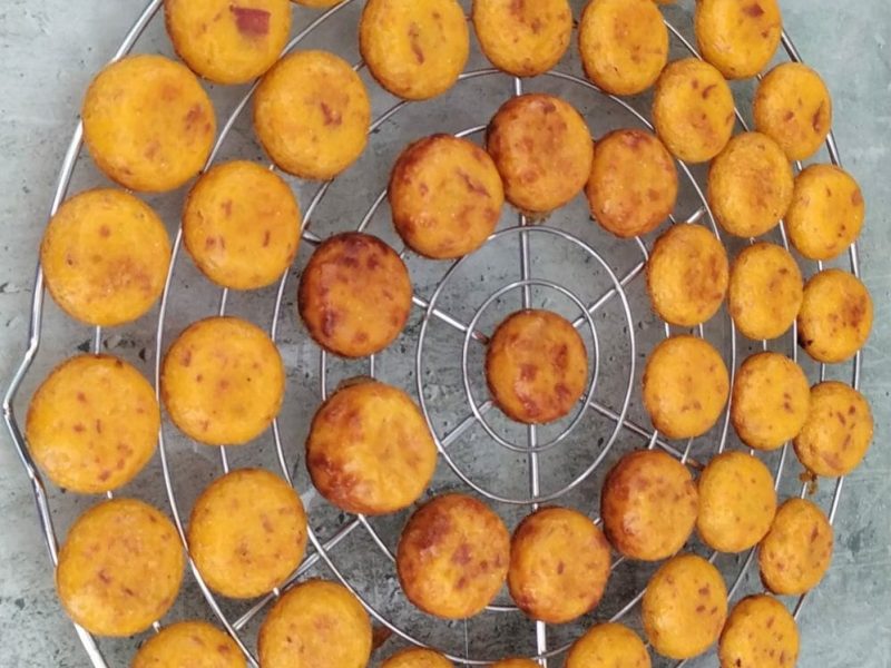 Cliquez pour zoomer ! Mini cannelés chorizo comté Thermomix par Lalytah