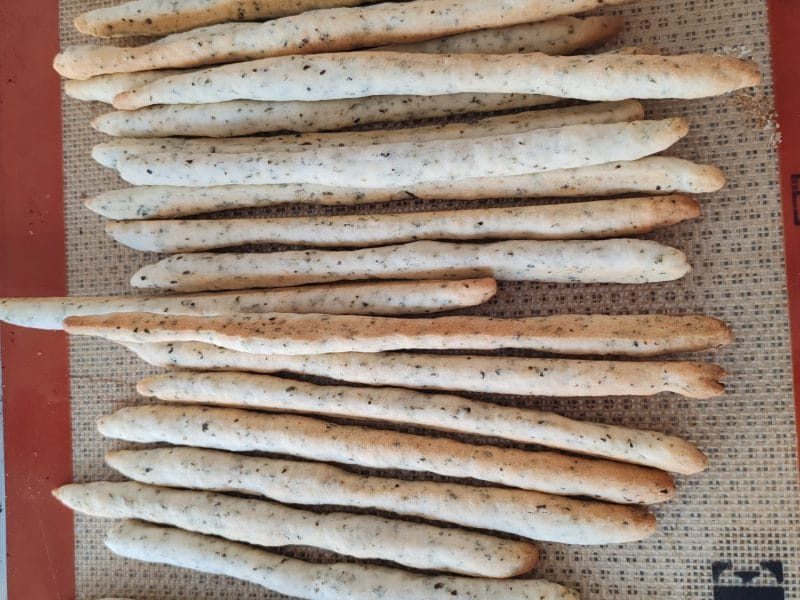 Cliquez pour zoomer ! Gressins parmesan basilic Thermomix par soizicus