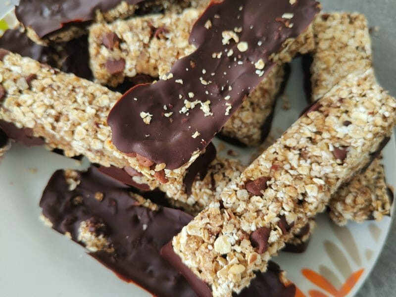 Cliquez pour zoomer ! Barres de céréales à l’avoine, noisettes, banane et chocolat Thermomix par soizicus