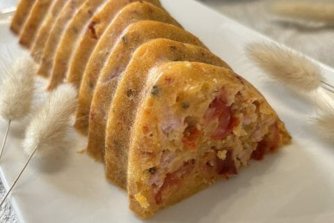 Cliquez pour zoomer ! Cake tomates mozzarella et lardons Thermomix par EncuisineavecCarla