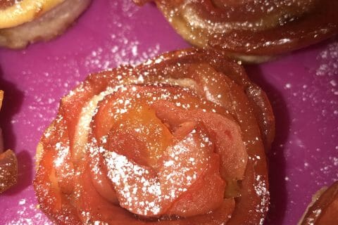 Cliquez pour zoomer ! Roses feuilletées aux pommes Thermomix par sabrina_434