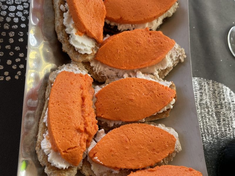 Cliquez pour zoomer ! Dômes à la mousse de poivrons et chèvre frais Thermomix par zazon12