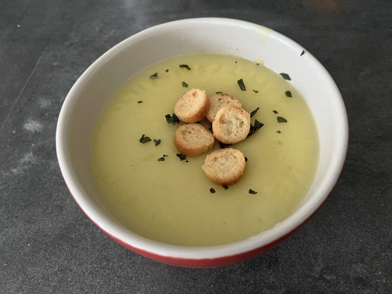 Cliquez pour zoomer ! Velouté à l’oignon et aux pommes de terre Thermomix par Ansooo