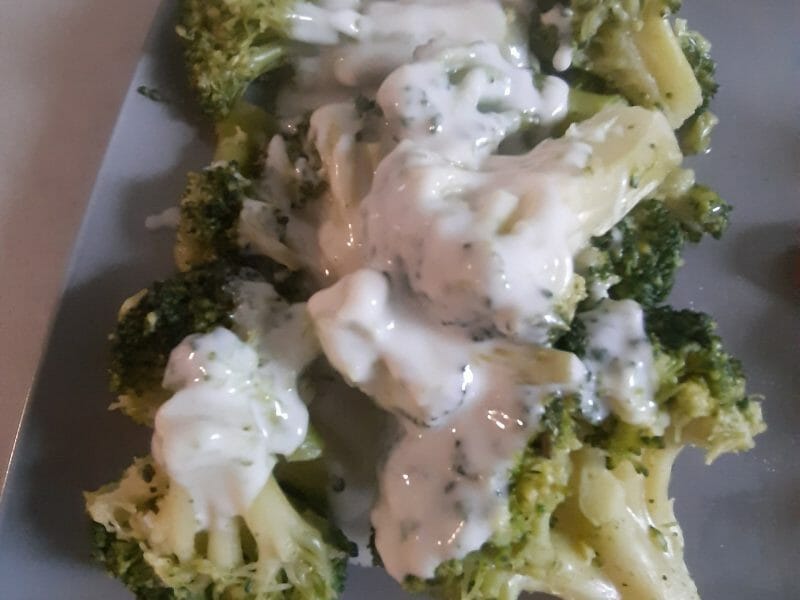 Cliquez pour zoomer ! Brocolis sauce roquefort Thermomix par alicefamily54