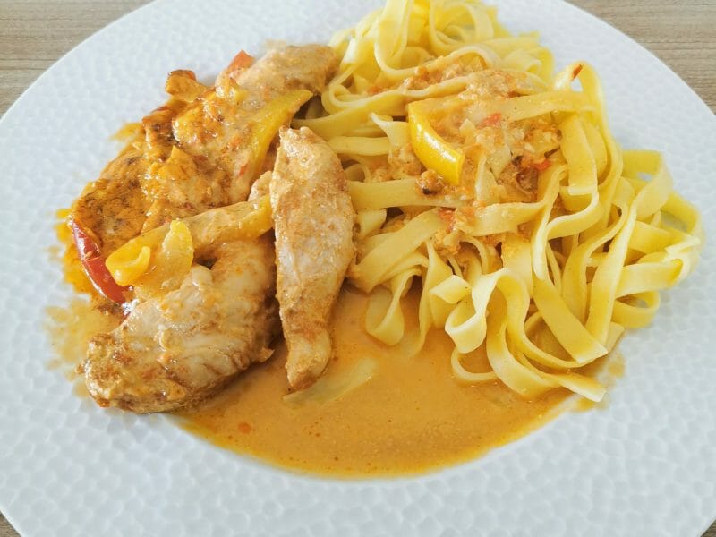 Cliquez pour zoomer ! Poulet à la crème de poivrons Thermomix par juliebonc86