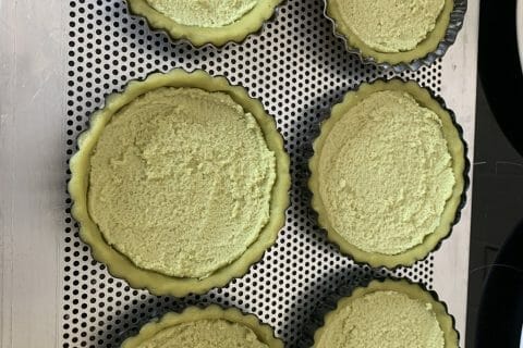 Cliquez pour zoomer ! Tartelettes framboises sur crème d’amande et pistache Thermomix par celdubrub