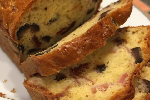 Cliquez pour zoomer ! Cake salé jambon fromage et olives au Thermomix