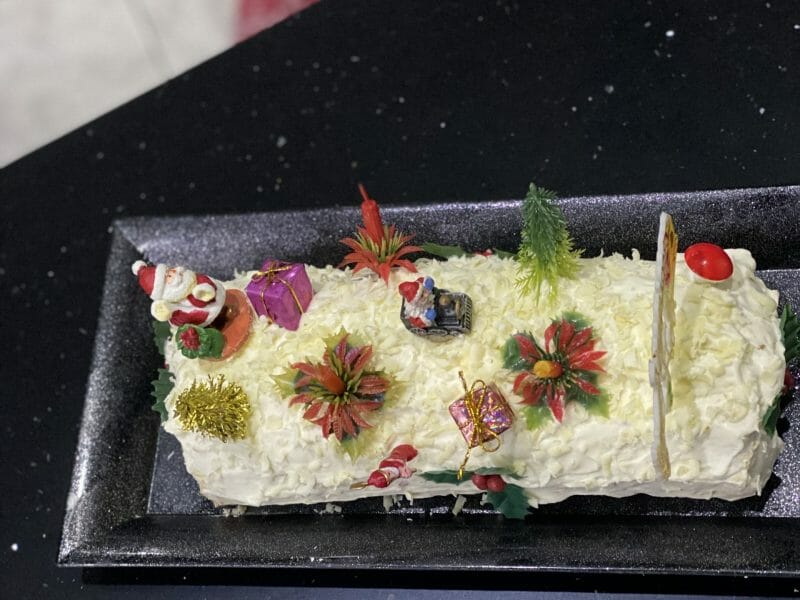 Cliquez pour zoomer ! Bûche de Noël framboises et chocolat blanc Thermomix par monica_1110