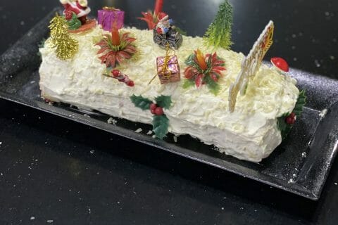 Cliquez pour zoomer ! Bûche de Noël framboises et chocolat blanc Thermomix par monica_1110
