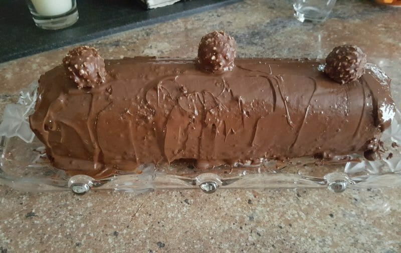Cliquez pour zoomer ! Bûche Ferrero Rocher Thermomix par Stephanie54850