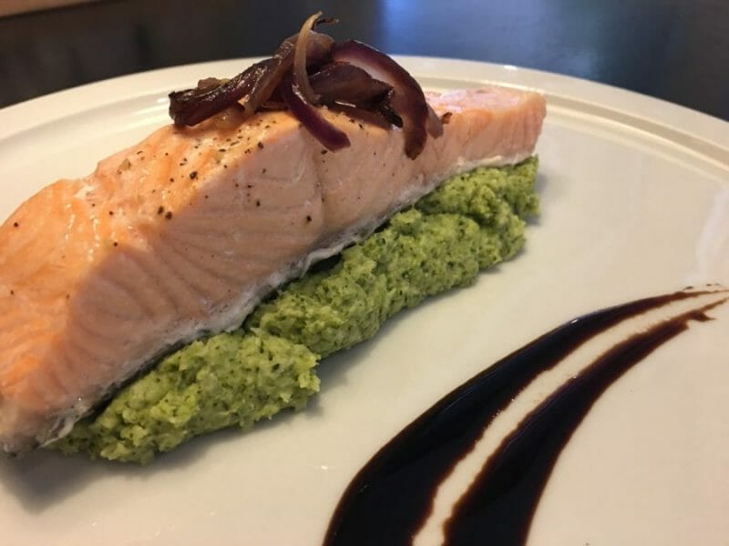 Cliquez pour zoomer ! Saumon sur purée de brocolis Thermomix par Mokaroyal