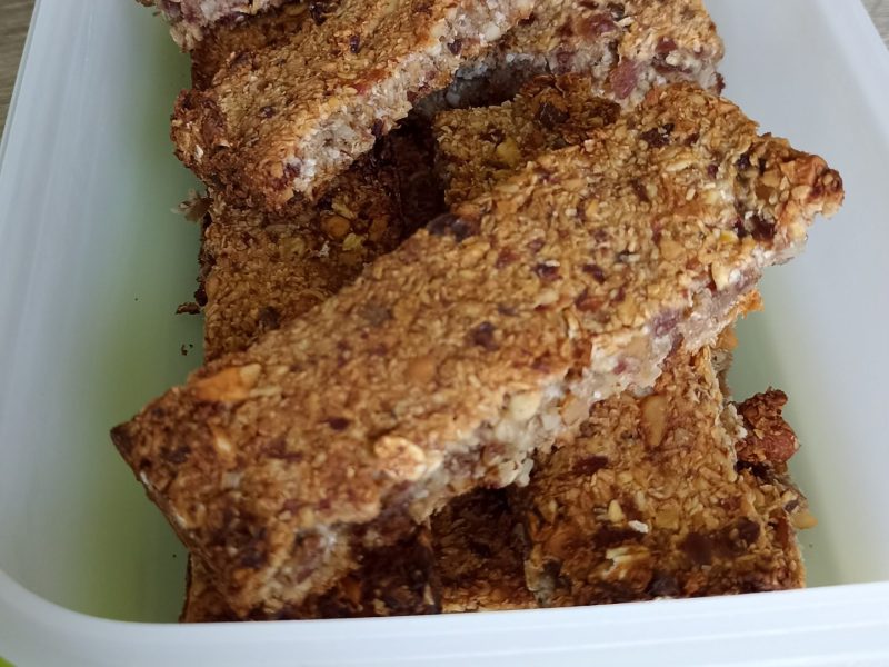 Cliquez pour zoomer ! Barres de céréales à la banane, noix et dattes Thermomix par Sylvaineroure