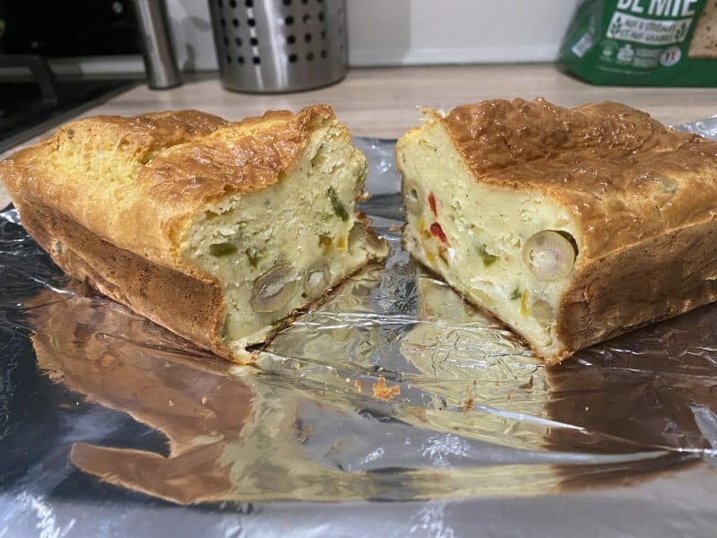 Cliquez pour zoomer ! Cake aux poivrons, fêta et olives Thermomix par valuyt