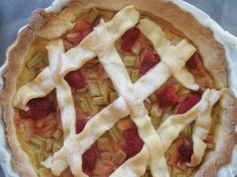 Cliquez pour zoomer ! Tarte aux fraises et à la rhubarbe Thermomix par larigoussienne