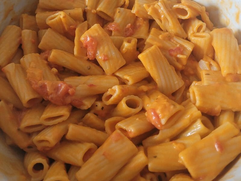 Cliquez pour zoomer ! Pâtes sauce rosée ail et basilic Thermomix par jeni20