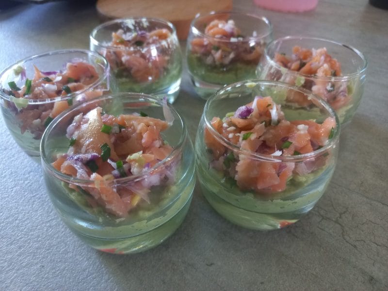 Cliquez pour zoomer ! Tartare aux 2 saumons sur purée d’avocat Thermomix par vanou63