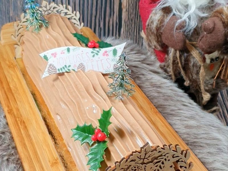 Cliquez pour zoomer ! Bûche pralinée aux éclats de noisettes caramélisés Thermomix par aurelie_isabel