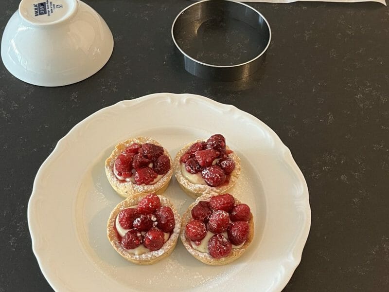 Cliquez pour zoomer ! Tartelettes framboises sur crème d’amande et pistache Thermomix par fred_69