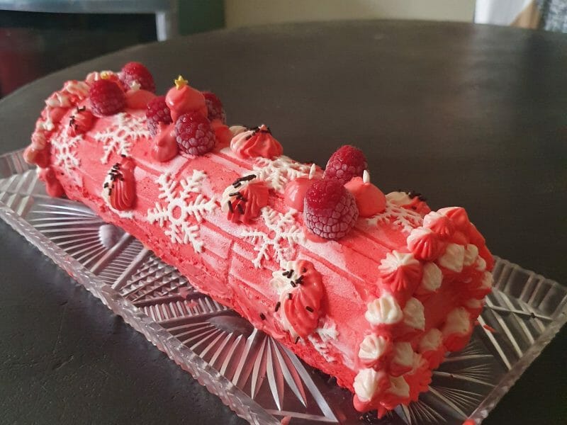 Cliquez pour zoomer ! Bûche de Noël framboises et chocolat blanc Thermomix par laura668