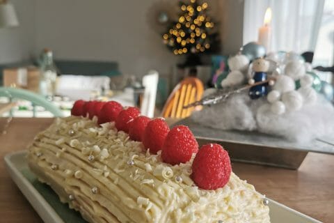Cliquez pour zoomer ! Bûche de Noël framboises et chocolat blanc Thermomix par celinette313