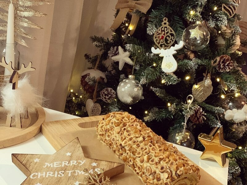 Cliquez pour zoomer ! Bûche pralinée aux éclats de noisettes caramélisés Thermomix par Didoue67