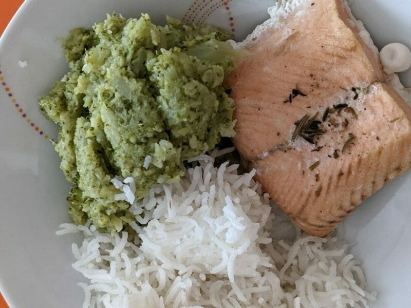 Cliquez pour zoomer ! Saumon sur purée de brocolis Thermomix par elodie1772