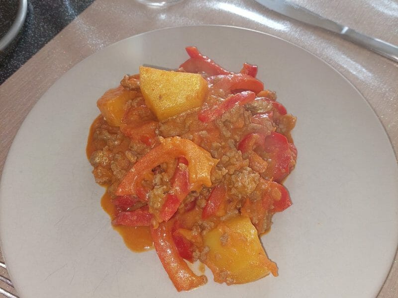 Cliquez pour zoomer ! Boeuf aux poivrons et pommes de terre Thermomix par pirev