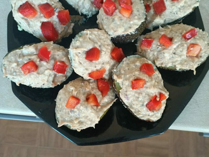 Cliquez pour zoomer ! Avocats aux rillettes de thon au basilic Thermomix par laetitia_71290