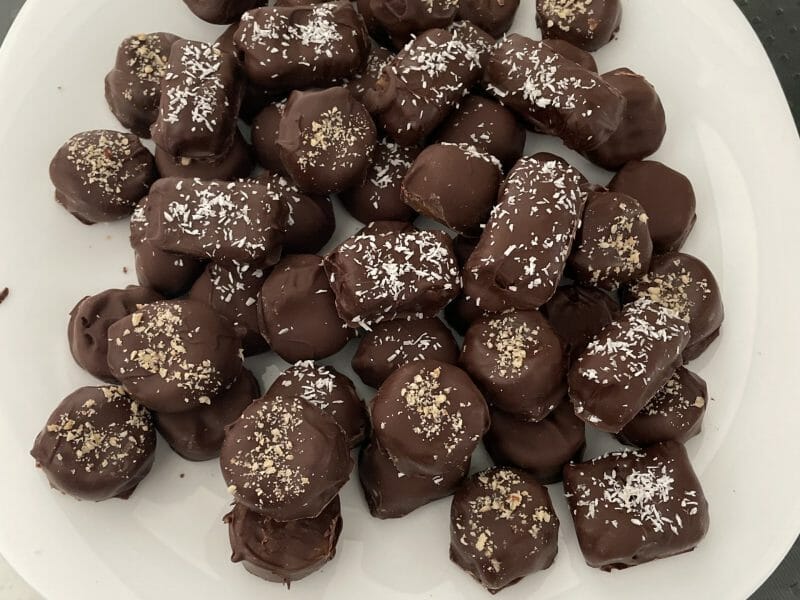 Cliquez pour zoomer ! Caramels aux cacahuètes enrobés de chocolat Thermomix par wided_2