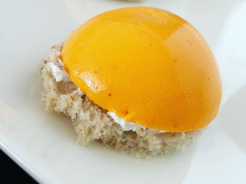 Cliquez pour zoomer ! Dômes à la mousse de poivrons et chèvre frais Thermomix par meli54