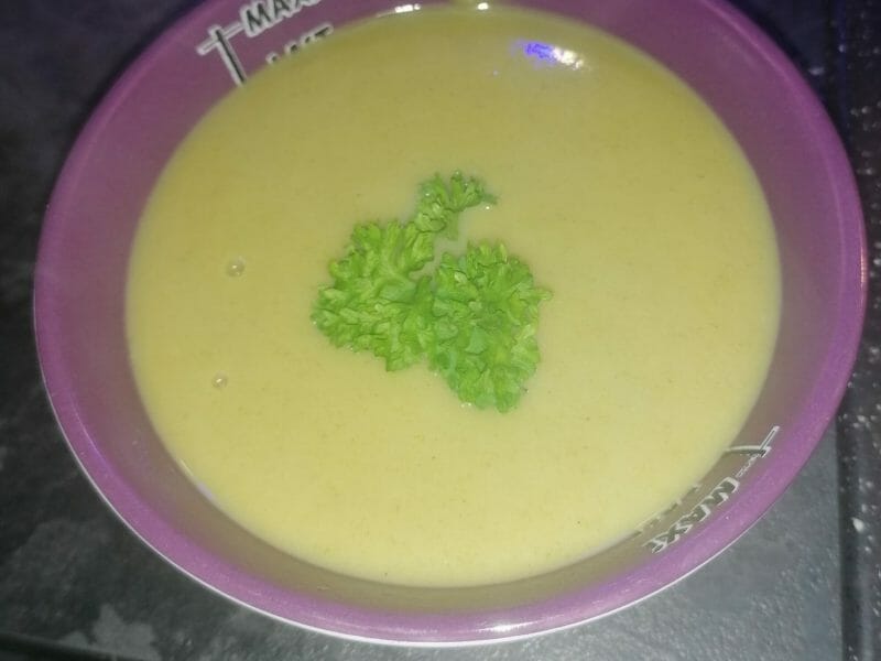 Cliquez pour zoomer ! Velouté de brocoli et feta Thermomix par Amel iie