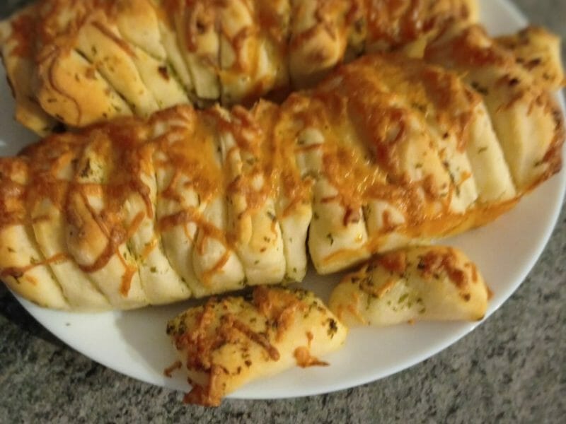 Cliquez pour zoomer ! Pain à l’ail, persil et mozzarella Thermomix par marie08140