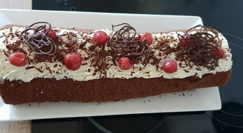 Cliquez pour zoomer ! Bûche forêt noire Thermomix par Lesly2102