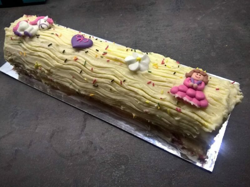 Cliquez pour zoomer ! Bûche de Noël framboises et chocolat blanc Thermomix par Meulymooh