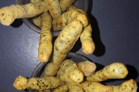 Cliquez pour zoomer ! Gressins parmesan basilic Thermomix par grimlly