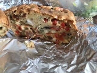 Cliquez pour zoomer ! Cake aux poivrons, fêta et olives Thermomix par Fouille