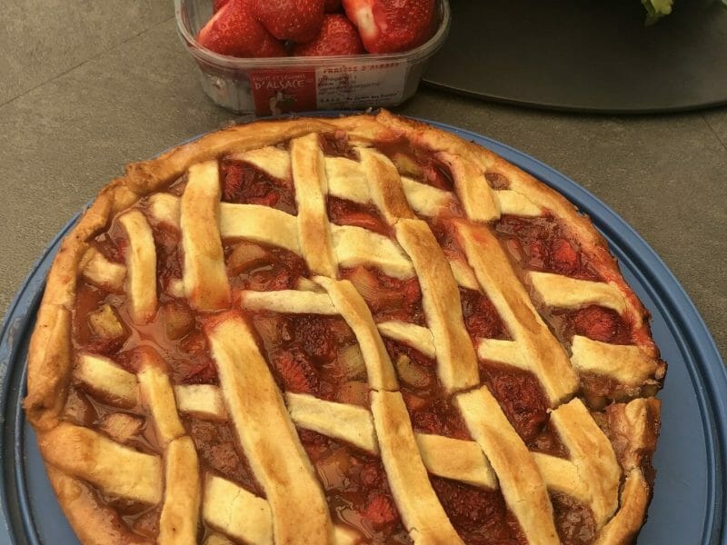 Cliquez pour zoomer ! Tarte aux fraises et à la rhubarbe Thermomix par Gmallo5