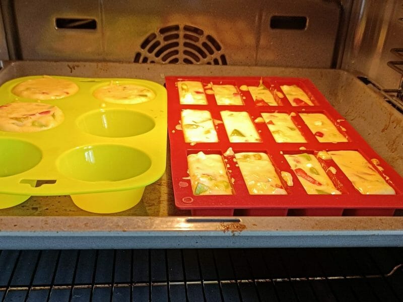 Cliquez pour zoomer ! Cake aux poivrons, fêta et olives Thermomix par delf_7