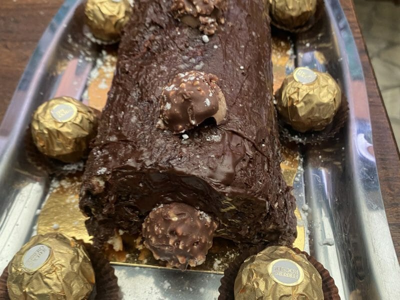 Cliquez pour zoomer ! Bûche Ferrero Rocher Thermomix par adeline_318