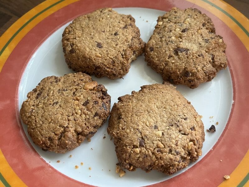 Cliquez pour zoomer ! Biscuits aux flocons d’avoine, cacahuètes et chocolat Thermomix par Nimaux