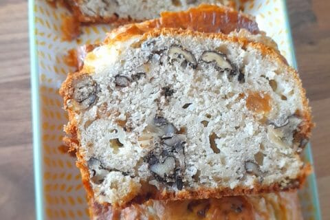 Cliquez pour zoomer ! Cake à la fourme d’Ambert, noix et raisins secs Thermomix par marjo69