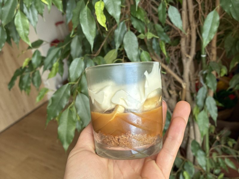 Cliquez pour zoomer ! Verrines banane, confiture de lait et chantilly Thermomix par alysselou