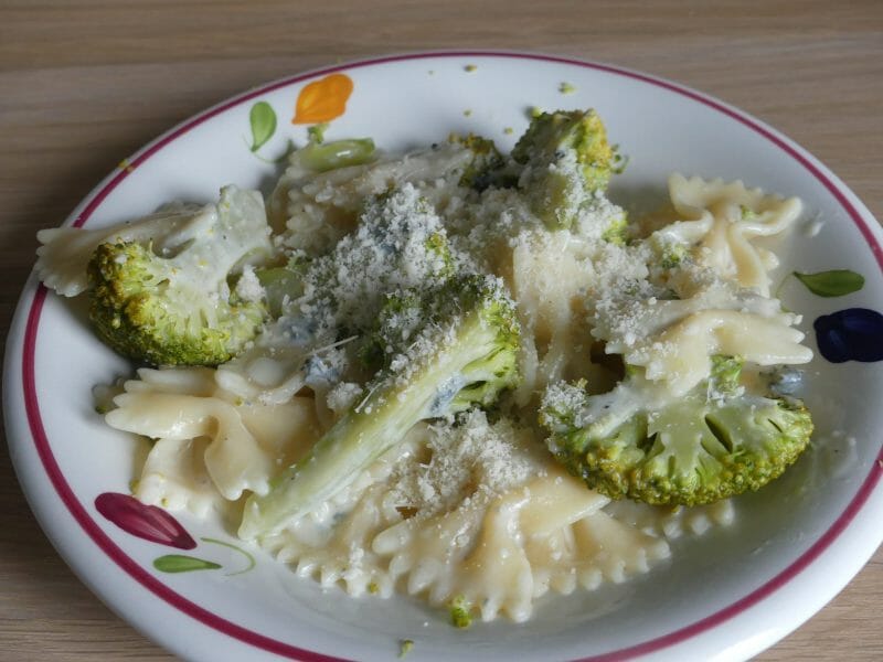 Cliquez pour zoomer ! Brocolis sauce roquefort Thermomix par nadinemarie