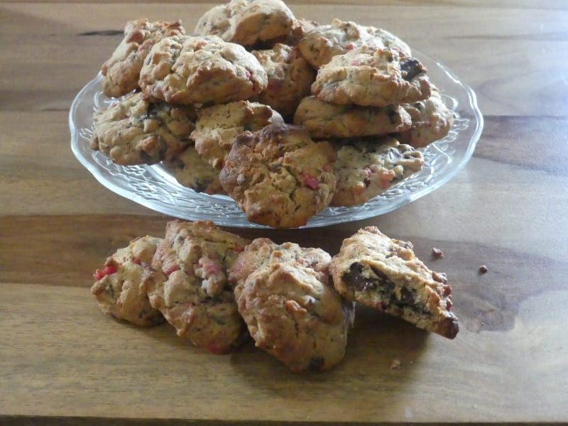 Cliquez pour zoomer ! Cookies aux éclats de pralines roses et pépites de chocolat Thermomix par nadinemarie