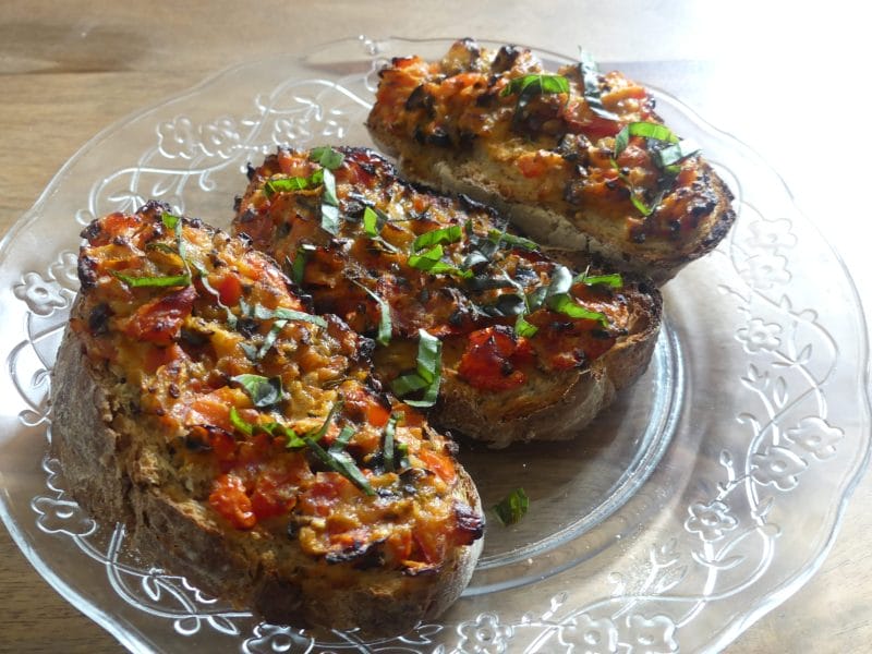 Cliquez pour zoomer ! Crostini tomates, olives et mozzarella Thermomix par nadinemarie