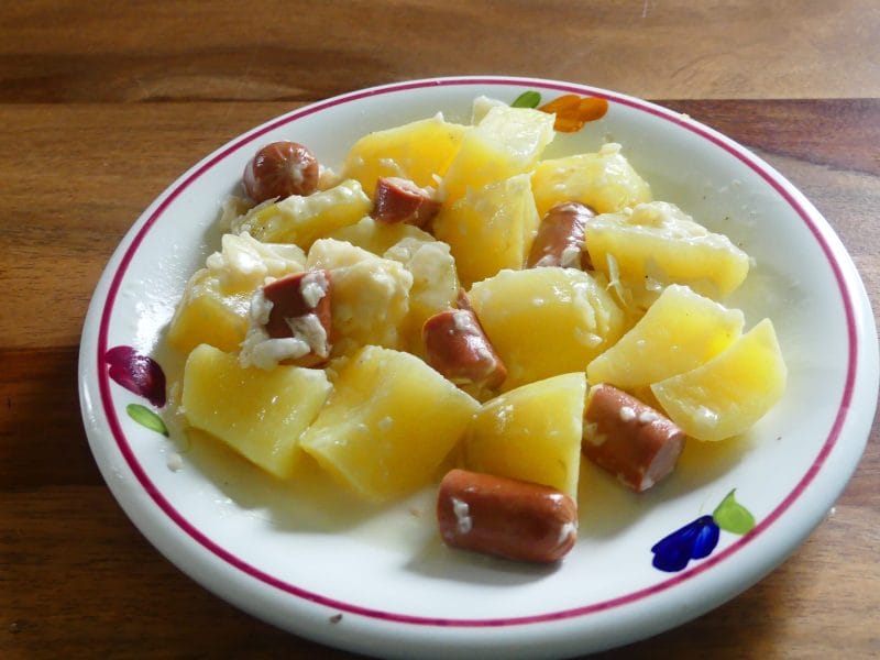 Cliquez pour zoomer ! Pommes de terre et knackis sauce cheddar Thermomix par nadinemarie