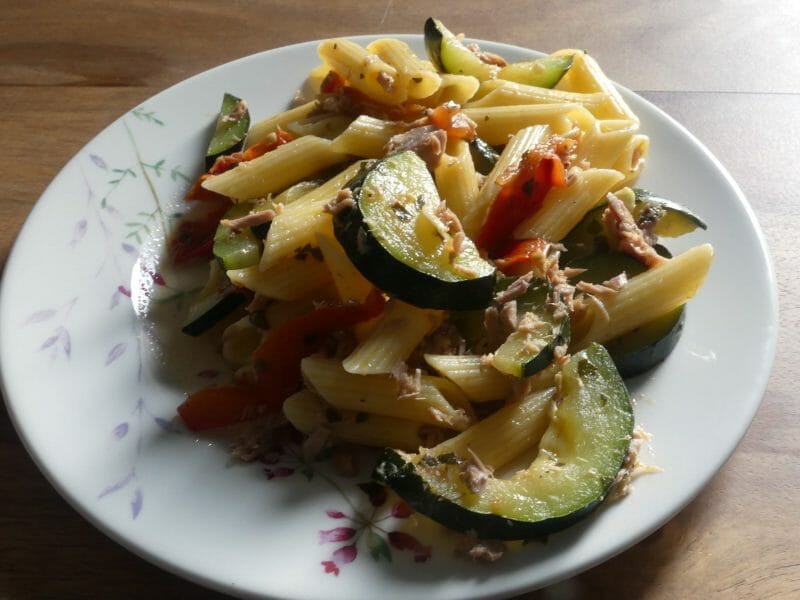 Cliquez pour zoomer ! Salade de pâtes au thon, courgettes et tomates cerises Thermomix par nadinemarie