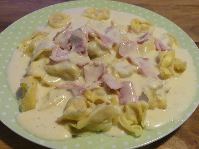 Cliquez pour zoomer ! Tortellini sauce crémeuse au jambon Thermomix par nadinemarie